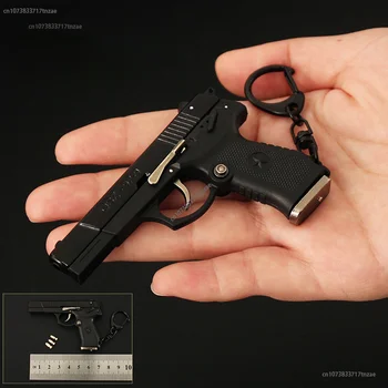 2024 Model Kovového Zbraň Závesné Dekorácie Malé Zbraň Keychain Zbraň Vojenské Prívesok Muž Pištole Keychain 1:3 Polovicu Zliatiny Model Hračky