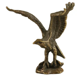 Zbierka Čínskeho Mosadz Vyrezávané Zvierat Veľký Sokol Sa Rozprestiera Svoje Krídla Nádherné Malé Sochy Darček